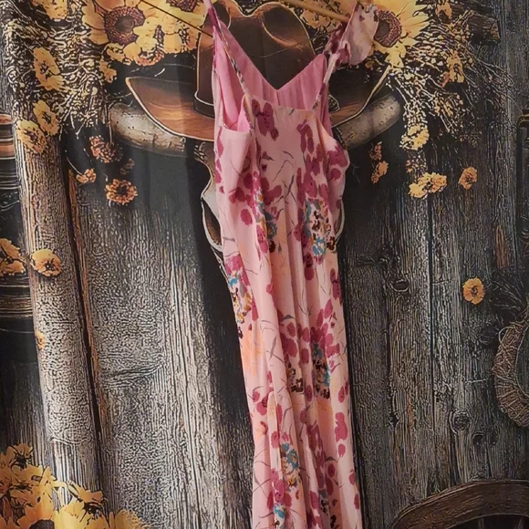 Floral Pink Sleeveless Dress - Picture 5 of 6